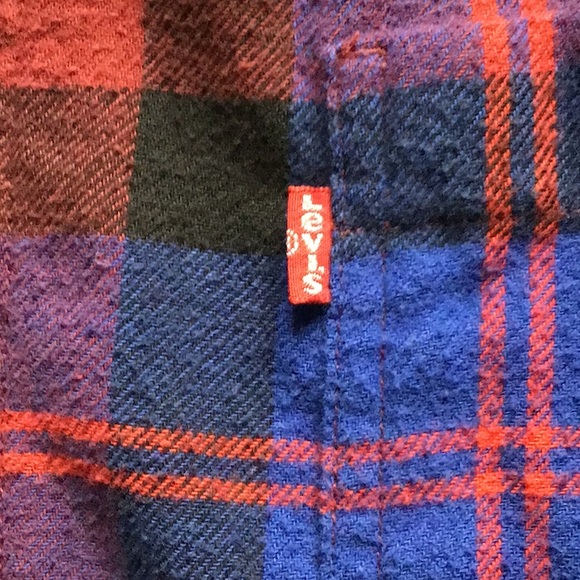 GUC Women’s XS (fits more like M) Flannel Levi’s Shirt - Picture 3 of 5